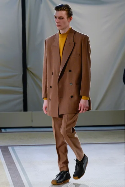 Look 9